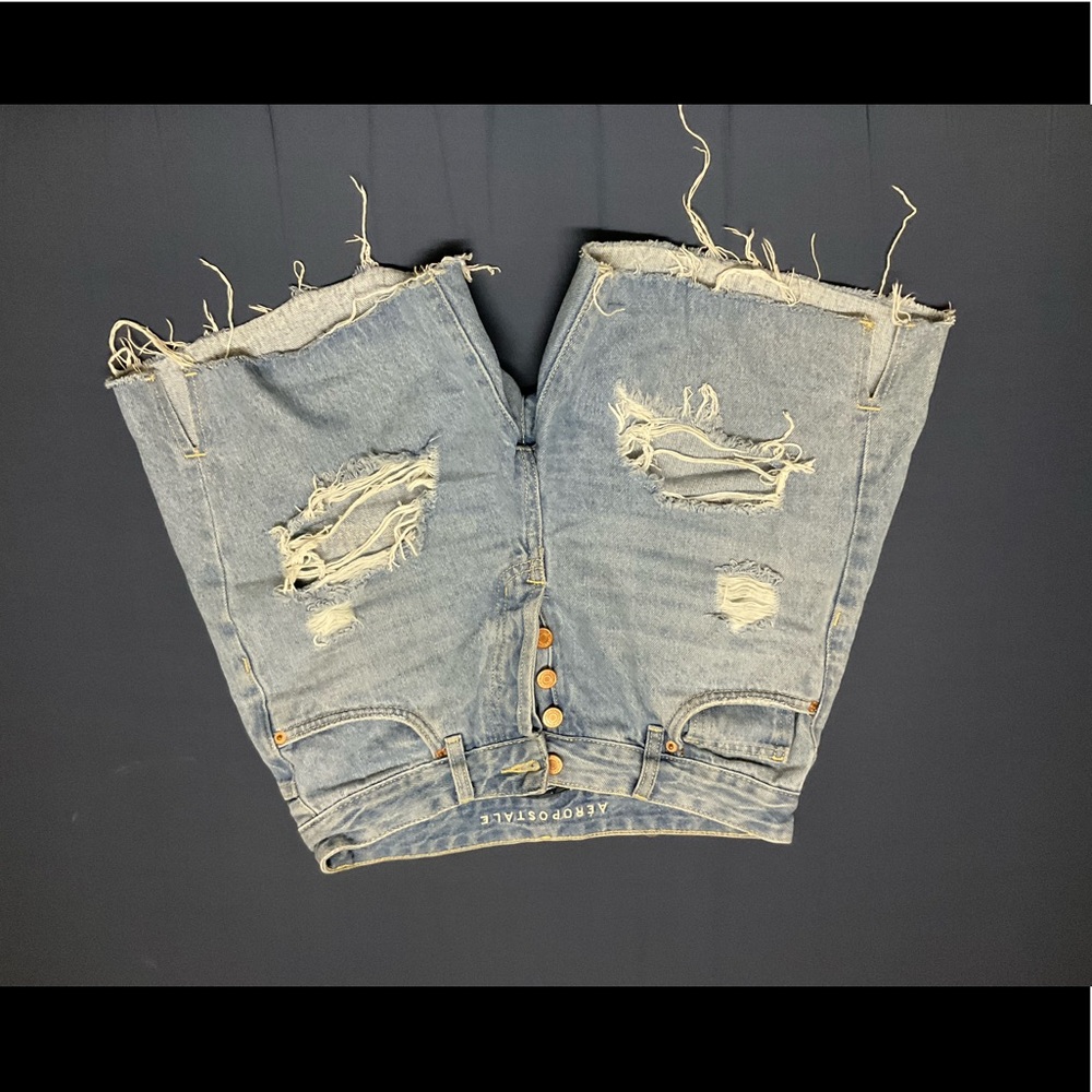 Ripped shorts from Aeropostale in a size 2. In a medium wash Jean color.